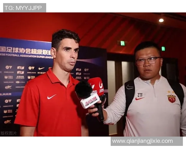 瓦科亲自为克雷桑剪胡子社媒晒照引发球迷热议