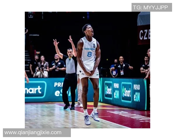 巴哈马国家队友谊深厚希尔德与埃奇库姆互换球衣笑声不断