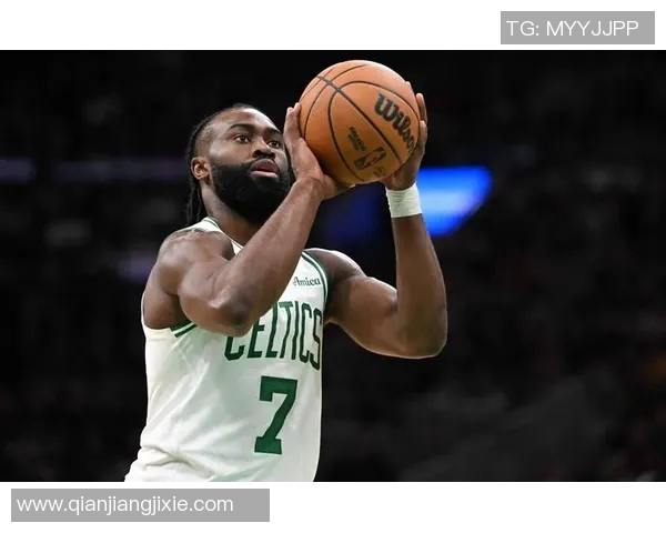 杰伦布朗本赛季表现惊艳场均293分63篮板5助攻创生涯新高